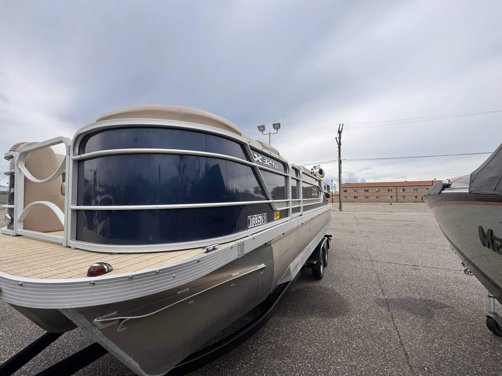 2017 SunCatcher X324SS Montana Wake